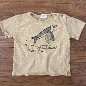 Yellow búho 6m shirt with flying fish illustration